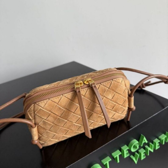 Cloni Pouch Bottega Veneta Concerto camoscio intrecciato Marrone firmate