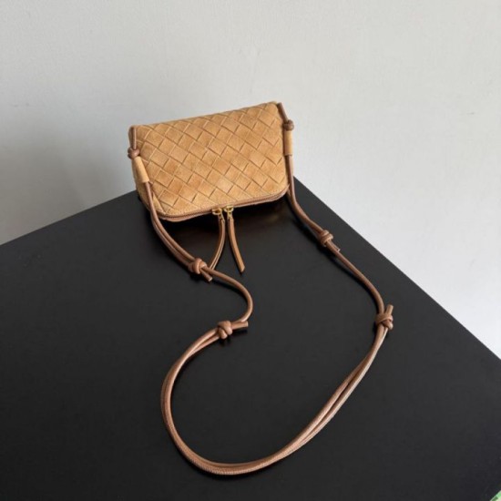 Cloni Pouch Bottega Veneta Concerto camoscio intrecciato Marrone firmate