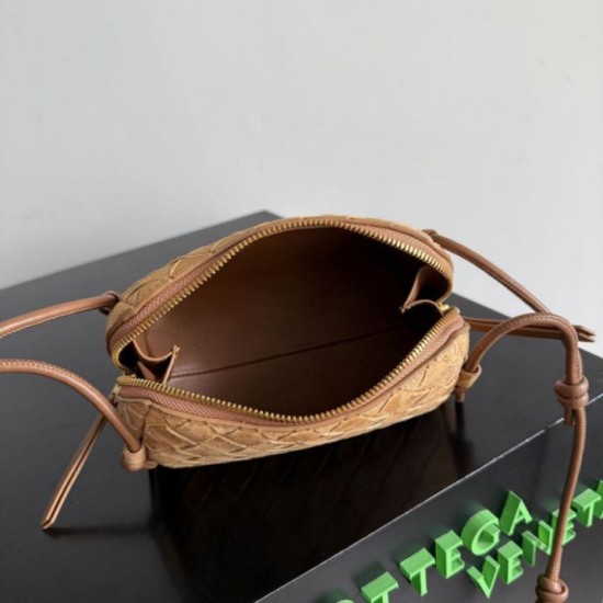 Cloni Pouch Bottega Veneta Concerto camoscio intrecciato Marrone firmate