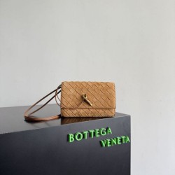 Pochette Bottega Veneta Andiamo scamosciata Marrone