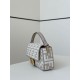 Replica di lusso Borse a tracolla classica Fendi Baguette FF ricamato grigio Imitazioni Cloni Borse Replica a tracolla classica Fendi Baguette FF ricamato grigio firmate