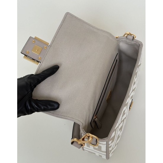 Replica di lusso Borse a tracolla classica Fendi Baguette FF ricamato grigio Imitazioni Cloni Borse Replica a tracolla classica Fendi Baguette FF ricamato grigio firmate