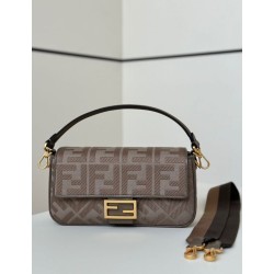 Borse a tracolla classica Fendi Baguette FF ricamato marrone