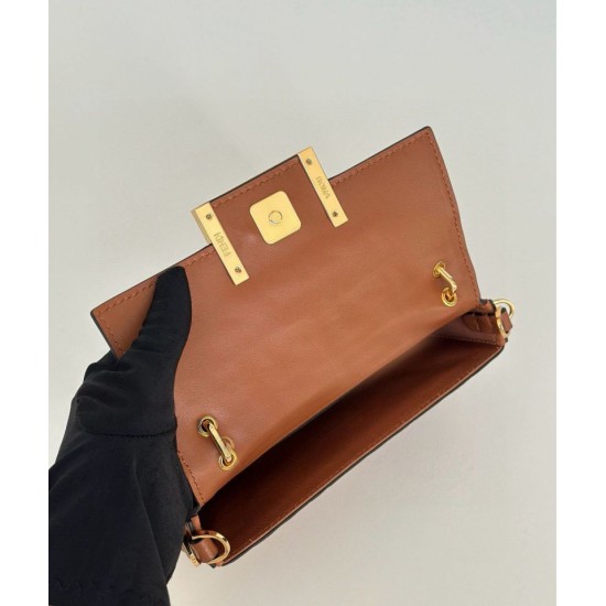 Replica di lusso Borse Firmate Fendi Baguette con manico superiore e logo FF impresso marrone Imitazioni Cloni Borse Firmate Replica Fendi Baguette con manico superiore e logo FF impresso marrone firmate