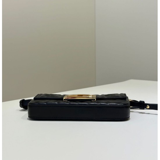 Replica di lusso Borsa 1:1 Fendi Baguette con manico superiore e logo FF impresso Nero Imitazioni Cloni Borsa Replica Fendi Baguette con manico superiore e logo FF impresso Nero firmate