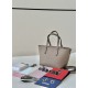 Replica di lusso Borse tote Fendi Roll Mini Selleria Grigia Imitazioni Cloni Borse Replica tote Fendi Roll Mini Selleria Grigia firmate