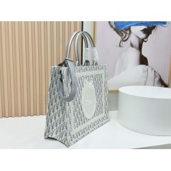 Borse da uomo Dior Book Tote Piccola/Media/Grande con ricamo obliquo e tracolla blu/bianca Borse da uomo Dior Book Tote Piccola/Media/Grande con ricamo obliquo e tracolla blu/bianca