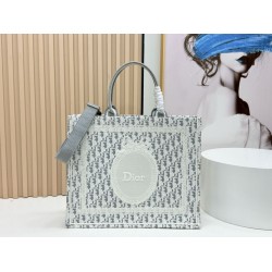 Borse da uomo Dior Book Tote Piccola/Media/Grande con ricamo obliquo e tracolla blu/bianca