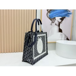 Borsa da uomo Dior Book Tote Piccola/Media/Grande con ricamo obliquo e tracolla Nero Borsa da uomo Dior Book Tote Piccola/Media/Grande con ricamo obliquo e tracolla Nero