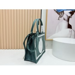 Borsa da uomo Dior Book Tote Piccola/Media/Grande con ricamo obliquo e tracolla Verde Borsa da uomo Dior Book Tote Piccola/Media/Grande con ricamo obliquo e tracolla Verde