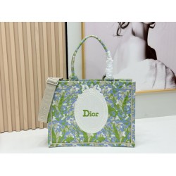 Borsa Dior Book Tote piccola/media/grande con motivo mughetto Verde