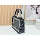 Replica di lusso Borse tote Dior Book con ricami e cornice in pizzo bianco Nero Imitazioni Cloni Borse Replica tote Dior Book con ricami e cornice in pizzo bianco Nero firmate