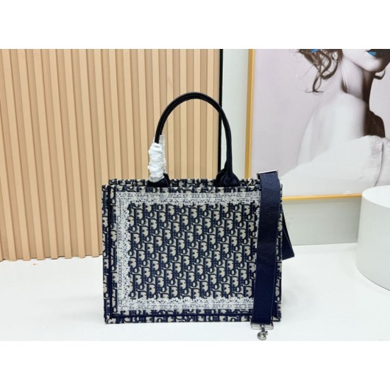 Replica di lusso Borse tote Dior Book con ricami e cornice in pizzo bianco Nero Imitazioni Cloni Borse Replica tote Dior Book con ricami e cornice in pizzo bianco Nero firmate