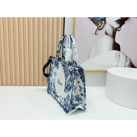 Replica di lusso Imitazioni borse griffate Dior Book Tote piccola/media/grande con ricamo Toile de Jouy blu/bianco Imitazioni Cloni Imitazioni borse griffate Dior Book Tote piccola/media/grande con ricamo Toile de Jouy blu/bianco firmate