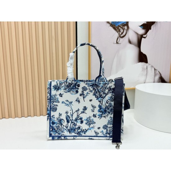 Replica di lusso Imitazioni borse griffate Dior Book Tote piccola/media/grande con ricamo Toile de Jouy blu/bianco Imitazioni Cloni Imitazioni borse griffate Dior Book Tote piccola/media/grande con ricamo Toile de Jouy blu/bianco firmate