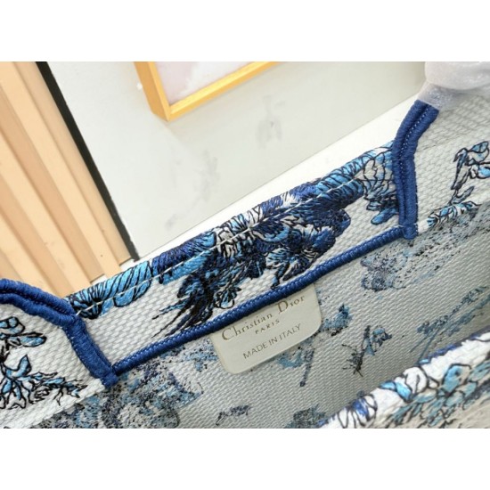 Replica di lusso Imitazioni borse griffate Dior Book Tote piccola/media/grande con ricamo Toile de Jouy blu/bianco Imitazioni Cloni Imitazioni borse griffate Dior Book Tote piccola/media/grande con ricamo Toile de Jouy blu/bianco firmate