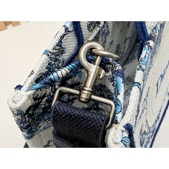 Replica di lusso Imitazioni borse griffate Dior Book Tote piccola/media/grande con ricamo Toile de Jouy blu/bianco Imitazioni Cloni Imitazioni borse griffate Dior Book Tote piccola/media/grande con ricamo Toile de Jouy blu/bianco firmate