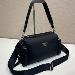 Replica di lusso Borsa a tracolla Prada da uomo nylon/saffiano nera Imitazioni Replica Perfetta Borsa a tracolla Prada da uomo nylon/saffiano nera firmate