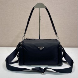 Replica Perfetta Borsa a tracolla Prada da uomo nylon/saffiano nera firmate