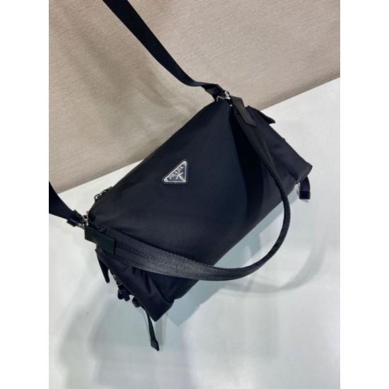 Replica di lusso Borsa a tracolla Prada da uomo nylon/saffiano nera Imitazioni Replica Perfetta Borsa a tracolla Prada da uomo nylon/saffiano nera firmate