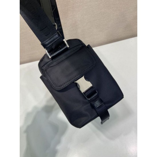 Replica di lusso Borsa a tracolla Prada da uomo nylon/saffiano nera Imitazioni Replica Perfetta Borsa a tracolla Prada da uomo nylon/saffiano nera firmate