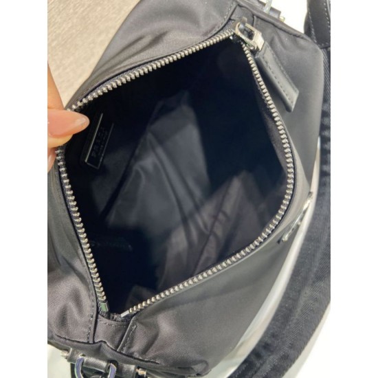 Replica di lusso Borsa a tracolla Prada da uomo nylon/saffiano nera Imitazioni Replica Perfetta Borsa a tracolla Prada da uomo nylon/saffiano nera firmate
