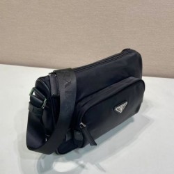 Cloni Borsa a tracolla da uomo Prada nylon/saffiano 2VH192 Nero firmate