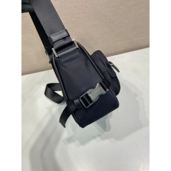 Replica di lusso Borsa a tracolla da uomo Prada nylon/saffiano 2VH192 Nero Imitazioni Cloni Borsa a tracolla da uomo Prada nylon/saffiano 2VH192 Nero firmate