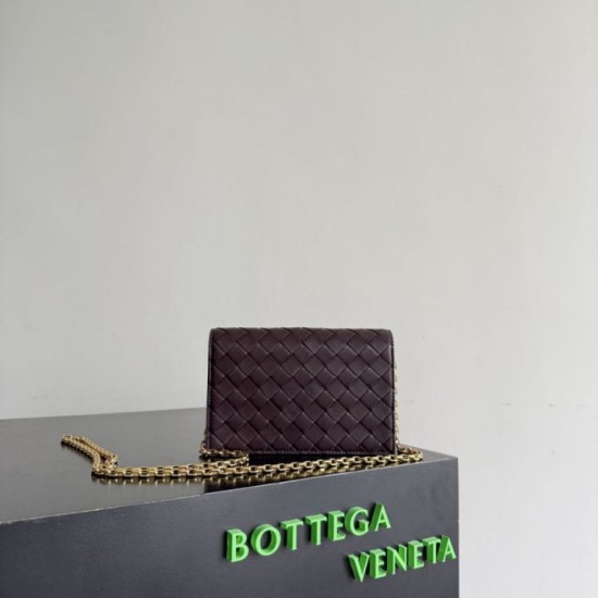 Replica di lusso Borsa a tracolla Andiamo di Bottega Veneta su catena Borgogna Imitazioni Cloni Borsa a tracolla Andiamo di Bottega Veneta su catena Borgogna firmate