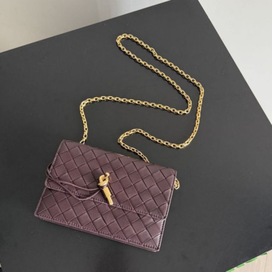 Replica di lusso Borsa a tracolla Andiamo di Bottega Veneta su catena Borgogna Imitazioni Cloni Borsa a tracolla Andiamo di Bottega Veneta su catena Borgogna firmate