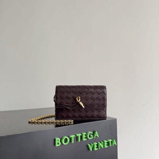 Replica di lusso Borsa a tracolla Andiamo di Bottega Veneta su catena Borgogna Imitazioni Cloni Borsa a tracolla Andiamo di Bottega Veneta su catena Borgogna firmate