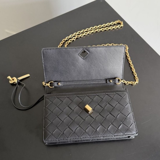 Replica di lusso Borsa a tracolla Andiamo di Bottega Veneta su catena Nero Imitazioni Cloni Borsa a tracolla Andiamo di Bottega Veneta su catena Nero firmate