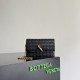 Replica di lusso Borsa a tracolla Andiamo di Bottega Veneta su catena Nero Imitazioni Cloni Borsa a tracolla Andiamo di Bottega Veneta su catena Nero firmate