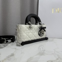Borsa Dior Lady D-Joy Micro Bag Latte Cannage in pelle di agnello bianca Borsa Dior Lady D-Joy Micro Bag Latte Cannage in pelle di agnello bianca
