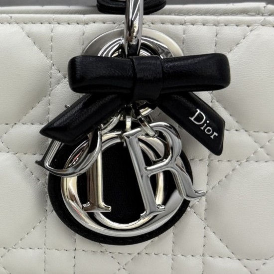 Replica di lusso Borsa 1:1 Dior Lady D-Joy Micro Bag Latte Cannage in pelle di agnello bianca Imitazioni Cloni Borsa Replica Dior Lady D-Joy Micro Bag Latte Cannage in pelle di agnello bianca firmate