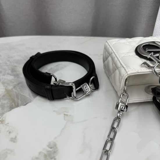 Replica di lusso Borsa 1:1 Dior Lady D-Joy Micro Bag Latte Cannage in pelle di agnello bianca Imitazioni Cloni Borsa Replica Dior Lady D-Joy Micro Bag Latte Cannage in pelle di agnello bianca firmate