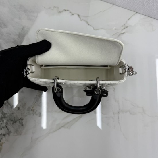 Replica di lusso Borsa 1:1 Dior Lady D-Joy Micro Bag Latte Cannage in pelle di agnello bianca Imitazioni Cloni Borsa Replica Dior Lady D-Joy Micro Bag Latte Cannage in pelle di agnello bianca firmate