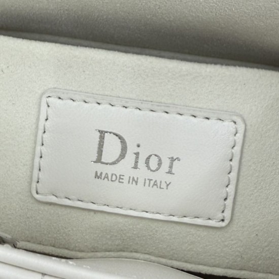 Replica di lusso Borsa 1:1 Dior Lady D-Joy Micro Bag Latte Cannage in pelle di agnello bianca Imitazioni Cloni Borsa Replica Dior Lady D-Joy Micro Bag Latte Cannage in pelle di agnello bianca firmate
