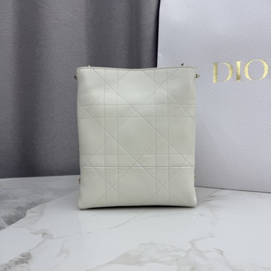 Replica di lusso Borsa Dior Trianon con catena agnello piatta Macrocannage Bianco Imitazioni Cloni Borsa Dior Trianon con catena agnello piatta Macrocannage Bianco firmate