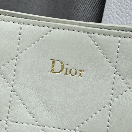 Replica di lusso Borsa Dior Trianon con catena agnello piatta Macrocannage Bianco Imitazioni Cloni Borsa Dior Trianon con catena agnello piatta Macrocannage Bianco firmate