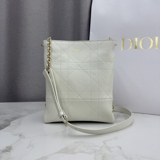 Replica di lusso Borsa Dior Trianon con catena agnello piatta Macrocannage Bianco Imitazioni Cloni Borsa Dior Trianon con catena agnello piatta Macrocannage Bianco firmate