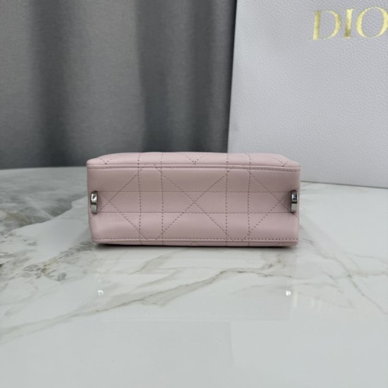 Replica di lusso Borse Dior Trianon con catena agnello piatta Macrocannage Rosa Imitazioni Cloni Borse Replica Dior Trianon con catena agnello piatta Macrocannage Rosa firmate