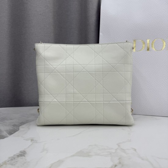 Replica di lusso Borse Dior Trianon con catena piatta macrocannage bianca Imitazioni Cloni Borse Dior Trianon con catena piatta macrocannage bianca firmate