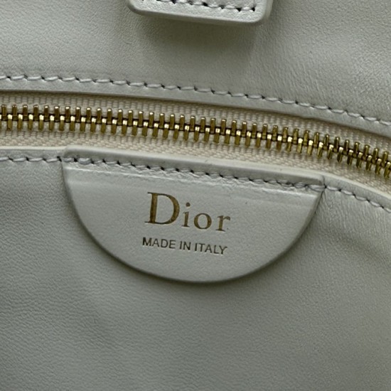 Replica di lusso Borse Dior Trianon con catena piatta macrocannage bianca Imitazioni Cloni Borse Dior Trianon con catena piatta macrocannage bianca firmate