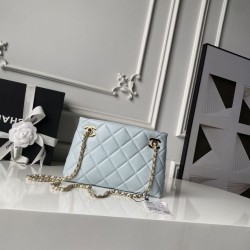 Borsa shopping piccola Chanel 26S AS6248 blu Borsa shopping piccola Chanel 26S AS6248 blu