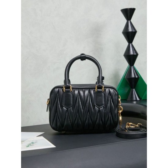 Replica di lusso Borsa tote Miu Miu Arcadie nappa trapuntata 5BB123 nera Imitazioni Cloni Borsa tote Miu Miu Arcadie nappa trapuntata 5BB123 nera firmate