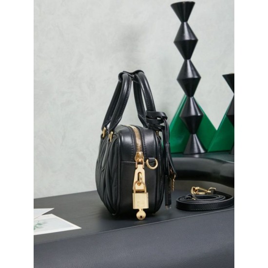 Replica di lusso Borsa tote Miu Miu Arcadie nappa trapuntata 5BB123 nera Imitazioni Cloni Borsa tote Miu Miu Arcadie nappa trapuntata 5BB123 nera firmate