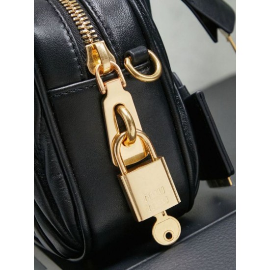 Replica di lusso Borsa tote Miu Miu Arcadie nappa trapuntata 5BB123 nera Imitazioni Cloni Borsa tote Miu Miu Arcadie nappa trapuntata 5BB123 nera firmate