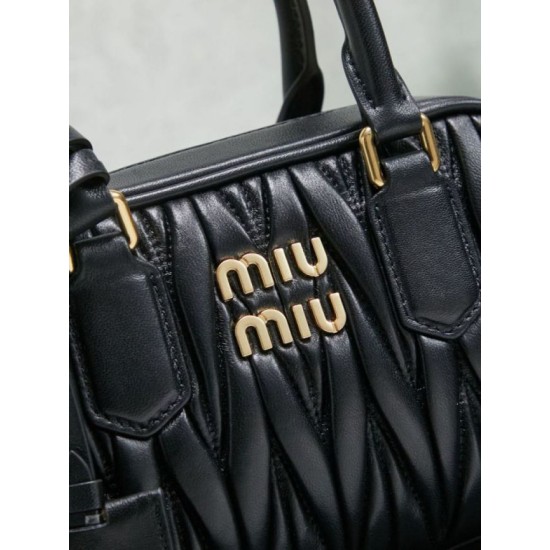 Replica di lusso Borsa tote Miu Miu Arcadie nappa trapuntata 5BB123 nera Imitazioni Cloni Borsa tote Miu Miu Arcadie nappa trapuntata 5BB123 nera firmate