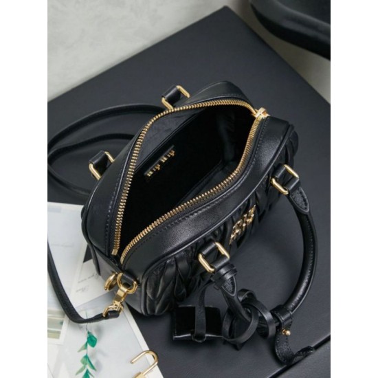 Replica di lusso Borsa tote Miu Miu Arcadie nappa trapuntata 5BB123 nera Imitazioni Cloni Borsa tote Miu Miu Arcadie nappa trapuntata 5BB123 nera firmate